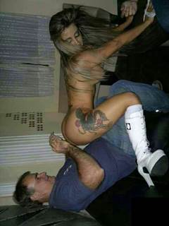 Empresários contratam prostituta para animar a reunião