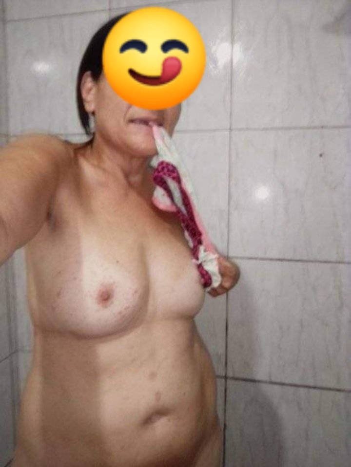 Fetiches da esposa calcinha na boca