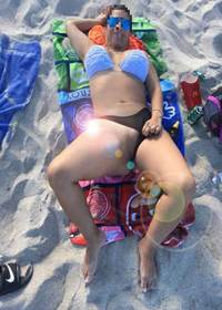 Esposa coroa safada dos peitões tirou fotos amadoras em publico