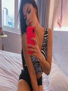 Flagra Tays Reis e suas tetas durinhas – A Fazenda 12