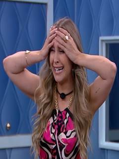 Carla Diaz mostrou os peitos de novo