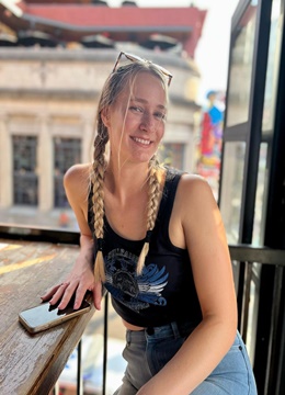 Mijando na boca da novinha