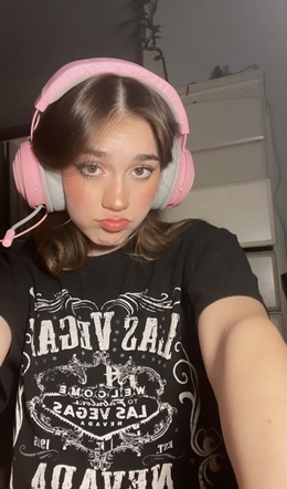 Ninfeta dos peitos pontudos peladinha na net